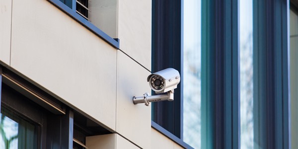 Chicago Housing Project fights crime With wireless surveillance